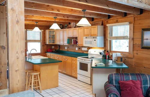 Dailey Cabin | Secluded Log Home-Hot Tub-Fire Pit-LP Grill-on 46 Peaceful Natural Acres-3 Beds