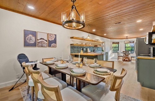 Gatlinburg - Pigeon Forge Cabin | Secluded Luxury|Private Gym|Game Room|Fire Pit