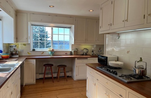 Cushing House | Secluded Maine country home on a Midcoast inlet