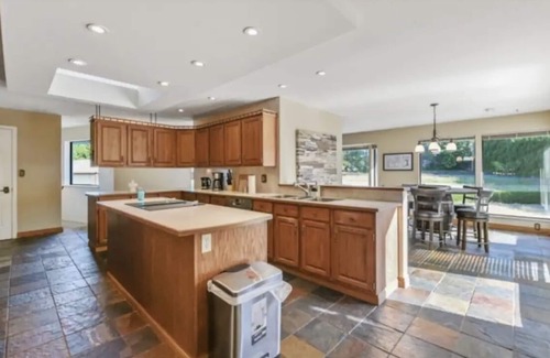 Langley House | Secluded Oasis: 5 Acre Retreat