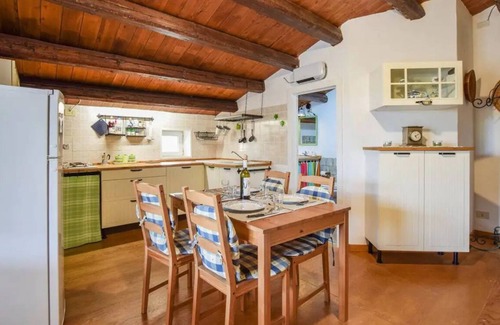 Ragusa House | Secluded old farmhouse with a view and pool to relax in total quiet.