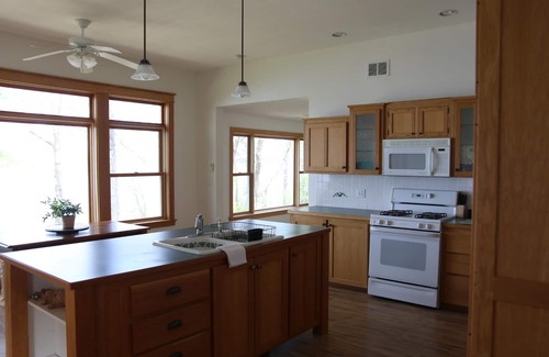 Menahga House | secluded peaceful lakefront 4br/2ba BOOK NOW!