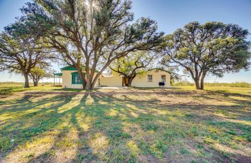 Odessa House | Secluded Ranch with Courtyard about 4 Mi to Odessa!