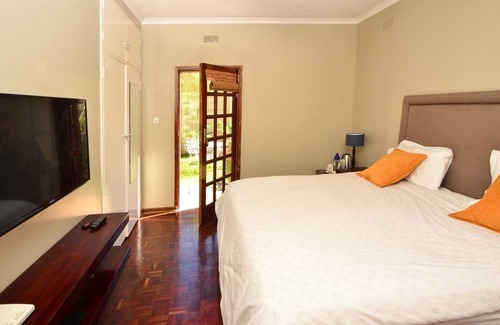 Harare East Bed & Breakfast | Secluded Renovated Guest Wing 1.3km from Sam Levy Village