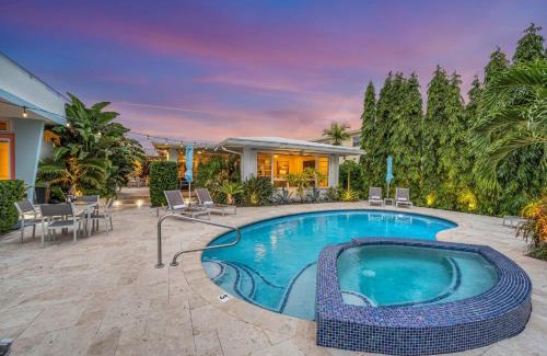 Coral Ridge House | Secluded retreat Heated pool Dock Access Quiet Neighborhood SaltAire Key RESlDENCES