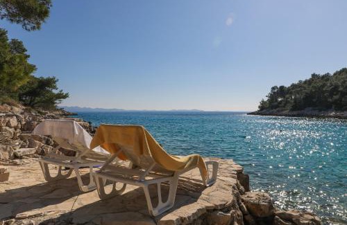 Cove Osibova (Milna) House | Secluded Seaside Holiday Home