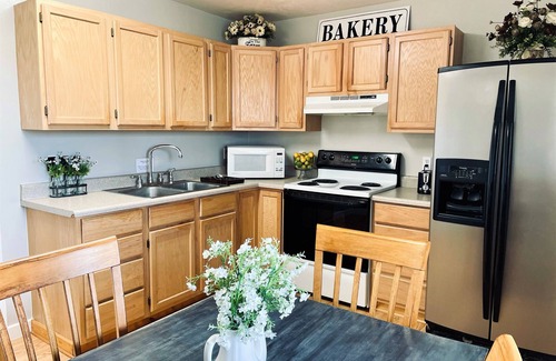 Jensen House | Secluded South Getaway Sleeps 43+ Clubhouse, Reunions, Dinosaur Quarry nearby