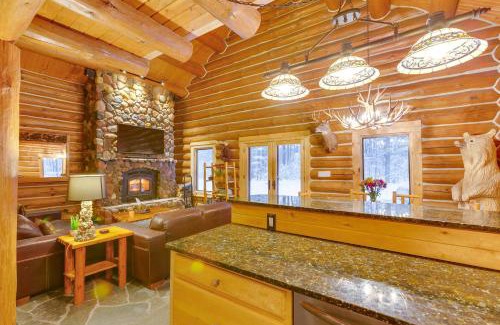 Mayfield House | Secluded Traverse City Retreat 11 Mi to Downtown!