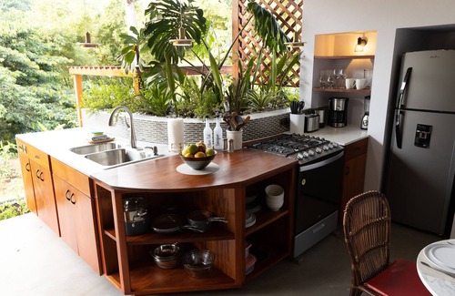Saint David's House | Secluded Tropical Bungalow