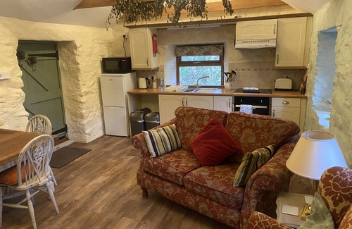 Helford Passage Cottage | Secluded woodland cottage, close to SW Coast Path