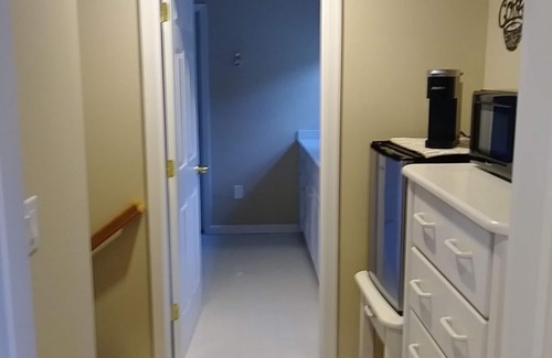 Stevensville House | Second Floor Bed and Bath in Stevensville, MD