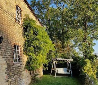 Glentham House | Secret Cottage in the Garden