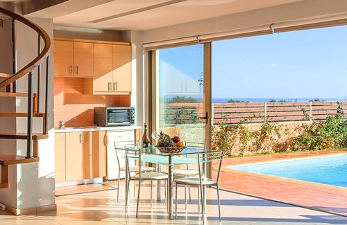 Skoutelonas Villa | Secret Escape Villa with Heated Pool and Jacuzzi