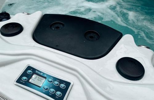 Pyhatunturi Ski Chalet | Secret Lapland - Luxury Villa Vieda with Hot Tub