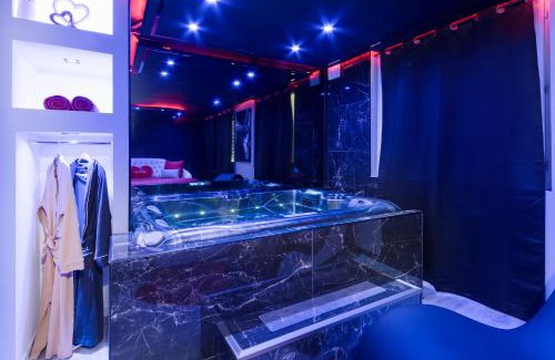 Fer a Cheval Apartment | Secret Night II