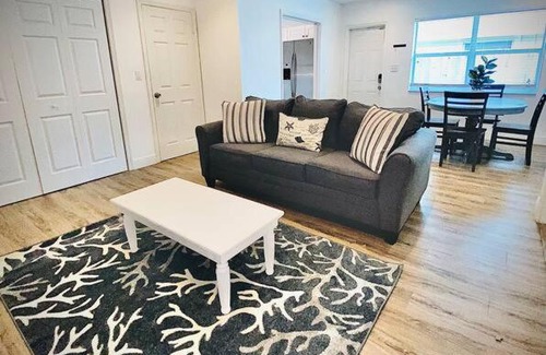 Deerfield Beach Apartment | Secret Serenity! Roomy! Pool! 5 min from Beach!