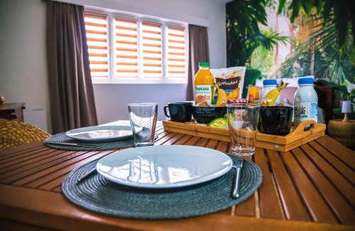 Bretigny-sur-Orge Apartment | SECRET SUITE "Jungle" - Jacuzzi privatif - Gare RER C - Proche Paris