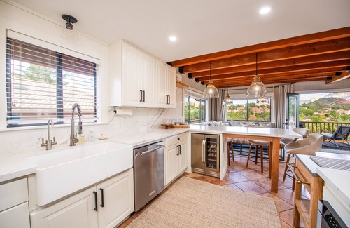 West Sedona House | Sedona Golden Sky Getaway- Newly Remodeled, Hot Tub + Stunning Views!