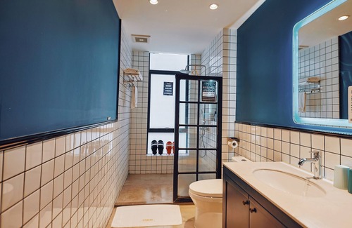 Futian CBD Hotel | sees the sea and sea view boutique B&B