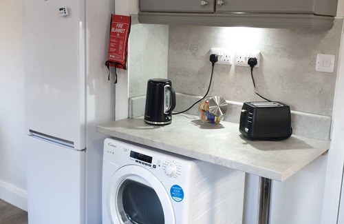 Corby House | Self-catering 5✳entire house, off-street parking, 6 berth