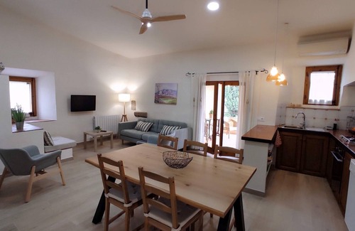 Maia de Montcal Cottage | Self catering Mas Riera for 5 people