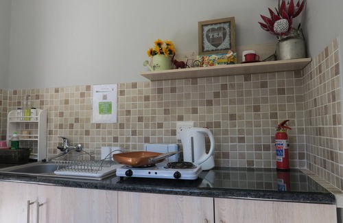 Eversdal Cottage | Self-catering, spacious Bachelors flat, WiFi, DSTV, garden-patio, secure parking