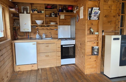 Bellecombe Cabin | Self-contained cabin on stilts, sleeps 4, in the vegetation, Haut Jura, altitude 1250m.