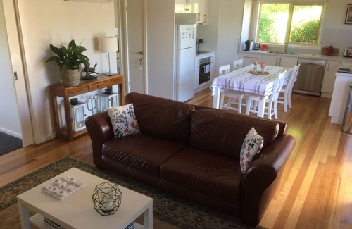 Emerald Cottage | Self Contained cottage, farm animals, family friendly, close to puffing billy