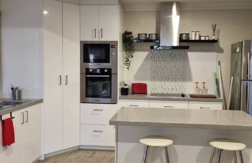 Alkimos Villa | Self Contained Granny Flat with Play Space