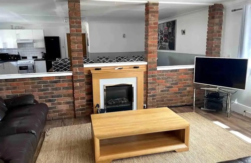 Figheldean House | Self contained large annexe near Stonehengenn