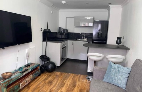 Dollis Hill Apartment | Self contained one bedroom flat in Dollis Hill