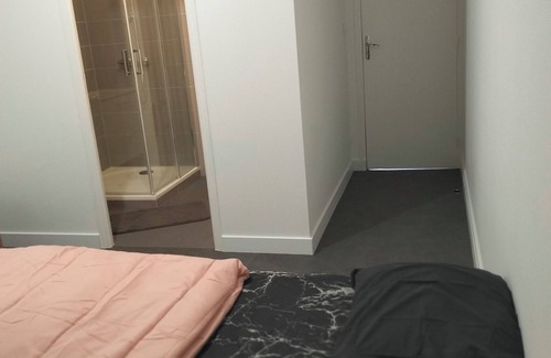 Le Mans Bed & Breakfast | Self-contained room with terrace and kitchenette in Saint-Pavace