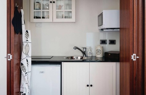 Te Wahapu House | Self-contained studio overlooking Orongo Bay