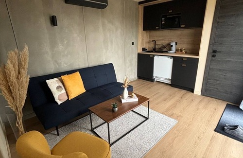 Cornille House | Self-contained Zen apartment with garden + Parking