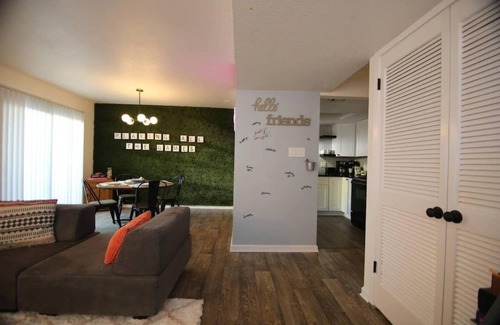 St. Johns Condo | Selfie Sanctuary