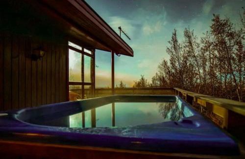 Laugarvatn House | Selið Cottage - Traditional Icelandic Summerhouse with hot tub