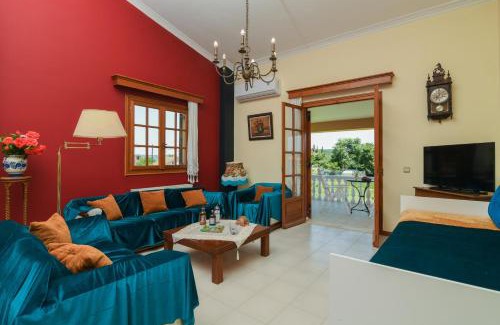 Pigadhakia House | Selini Suite 2nd floor Panoramic Vineyard Views