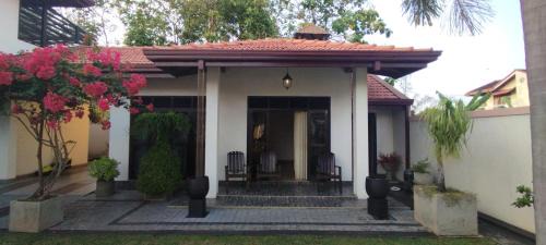 Seeduwa - Katunayake Bed & Breakfast | Sella Villa