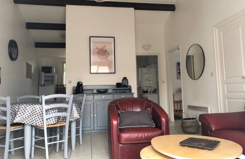 Angles Cottage | Semi-detached cottage with heated pool 5 km from the beach