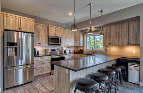 Blind Bay House | Semi-Lakefront Luxury Retreat In Blind Bay, Bc Cottage