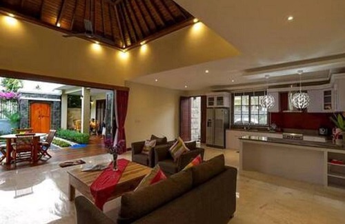 Senggigi Villa | Senggigi Art Market is 1.6 mi from the property.