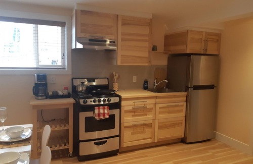 Castlegar Apartment | Sentinel Mountain view Flat, outdoor activities & parks right at your doorstep