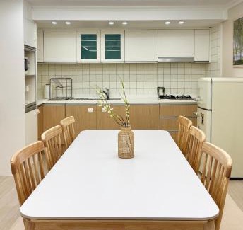 Seochon Apartment | Seochon Lighthouse