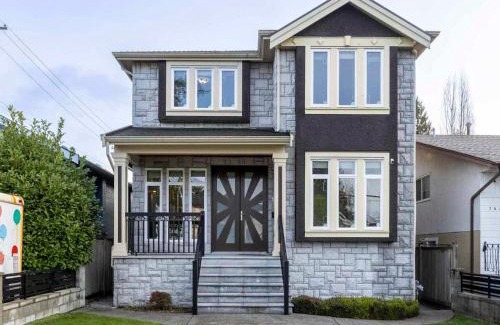 Burnaby House | Separate Entry Private 2 Bedrooms Free Parking Near Skytrain Metrotown