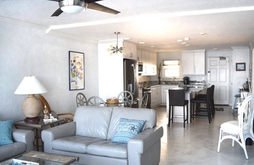 Daytona Beach Shores Condo | Sept/Oct the Best @ 1102 Shores Club! Pool/NO-DRIVE Bch/Grills/Picklebll/BsktBl