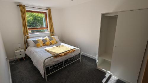 Greenhithe Apartment | September discount stay near London