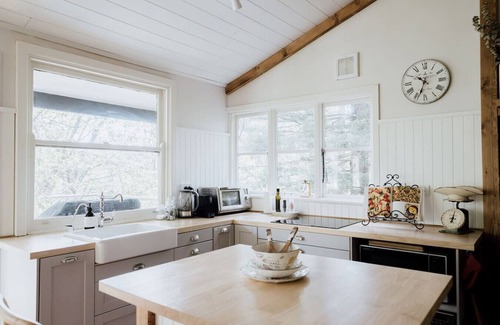 Blackheath House | Sequoia Retreat: Relaxing Bush Cabin in Blackheath