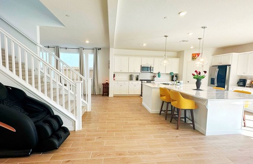 Visalia House | Sequoia Riverway Retreat, Visalia Central Home 4BR, 2.5 BTH. 45 mins to Sequoia
