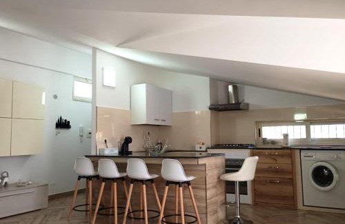 Mondragone Apartment | Serao House, 3 piano in centro