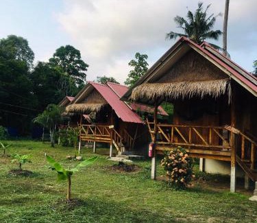 Khong Koi Beach Hotel | Seree Bungalows & Chill Bar